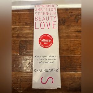 Beachwaver hair curler gives you beautiful beachie waves and curls.